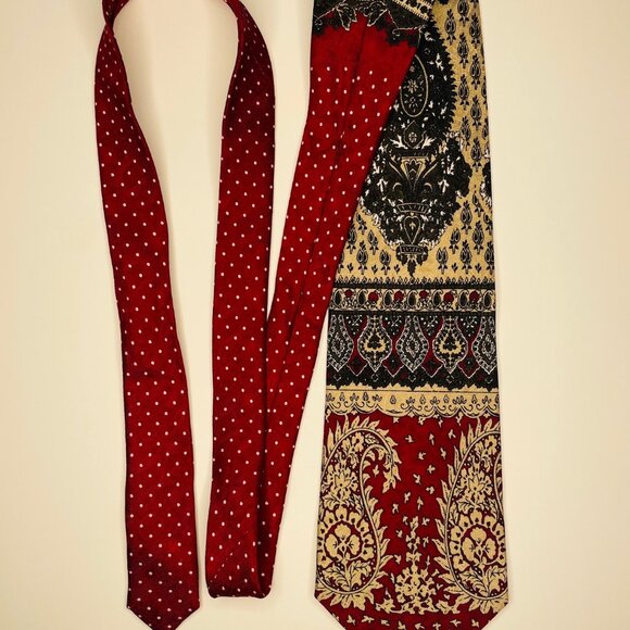 Hand Made Beautiful Red and Gold Paisley Silk Necktie - Picture 2 of 8